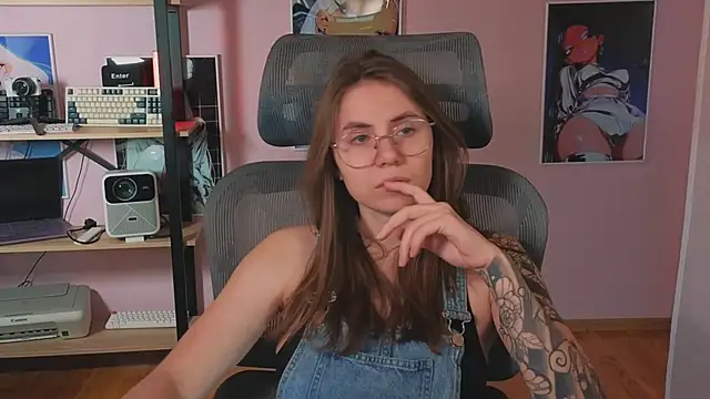 Snapshot of _AnnaStark_ chatting on 04.29.26 AnnaStark online show from 04.29.26