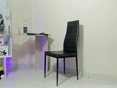 Snapshot of emely_garcia chatting on 02.27.25 emely garcia online show from 02.27.25