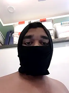 Snapshot of Wildguycums chatting on 10.04.25 Wildguycums online show from 10.04.25