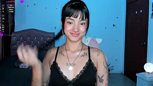 Lizzie corner v online show from 01.10.25