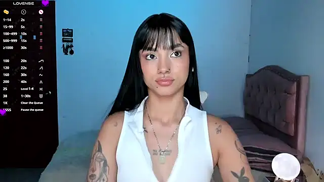 Lizzie corner v online show from 02.02.25