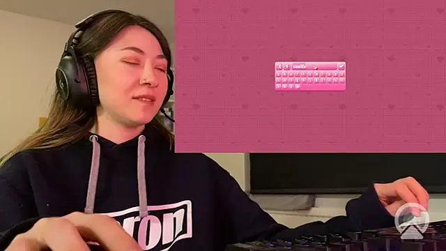 Snapshot of chibi_moon_ chatting on 04.13.26 chibi moon online show from 04.13.26