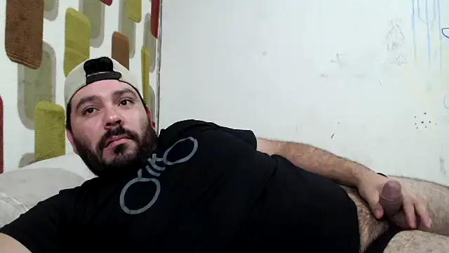 Snapshot of lucasprloco chatting on 12.19.24 lucasprloco online show from 12.19.24