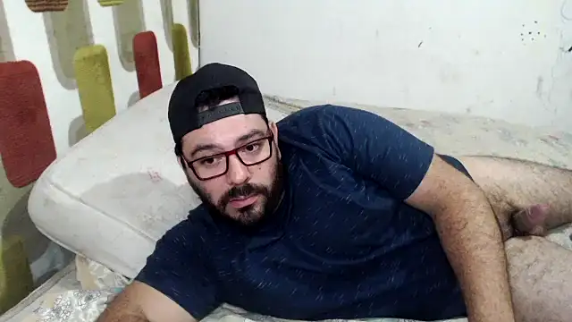 Snapshot of lucasprloco chatting on 12.21.24 lucasprloco online show from 12.21.24