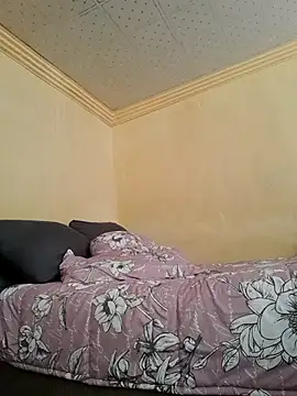 Snapshot of SweetAppleCandyxx chatting on 12.05.25 SweetAppleCandyxx online show from 12.05.25