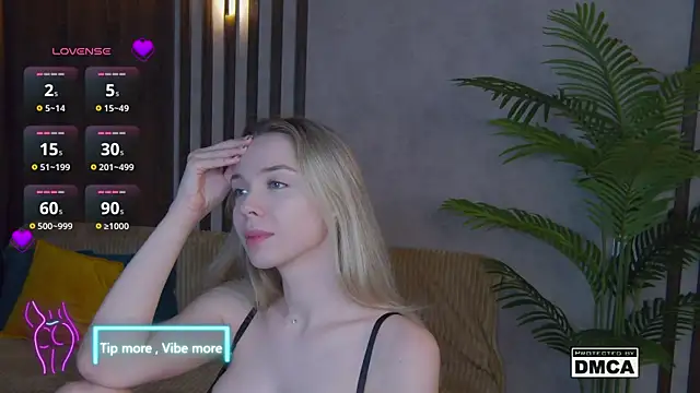 Holl1Would online show from 02.05.25