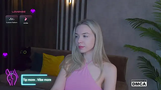 Holl1Would online show from 03.04.25