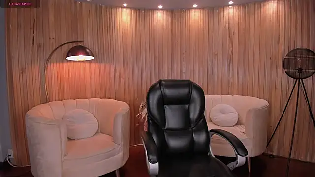 Snapshot of LexieWayne chatting on 12.17.24 LexieWayne online show from 12.17.24