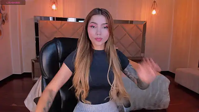 Snapshot of LexieWayne chatting on 12.26.24 LexieWayne online show from 12.26.24