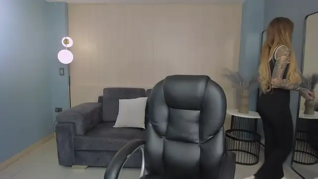 Snapshot of LexieWayne chatting on 12.28.24 LexieWayne online show from 12.28.24