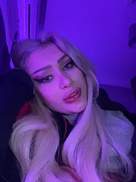 Snapshot of JennaLinn chatting on 01.03.25 JennaLinn online show from 01.03.25