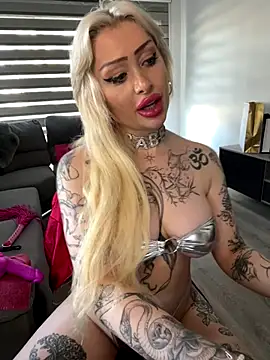 Snapshot of JennaLinn chatting on 09.13.25 JennaLinn online show from 09.13.25