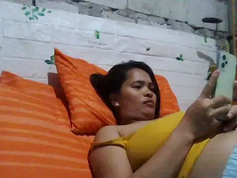 Snapshot of Silly_Girl21 chatting on 12.20.25 Silly Girl21 online show from 12.20.25