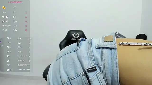 Snapshot of labrika_ chatting on 12.04.24 labrika online show from 12.04.24