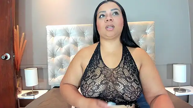 Snapshot of MelanyShayk chatting on 12.14.24 MelanyShayk online show from 12.14.24