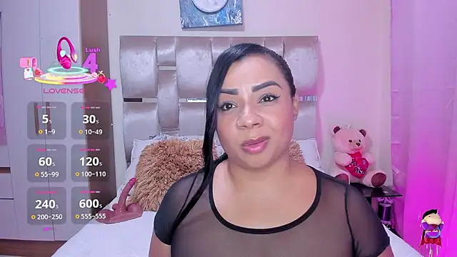 Snapshot of MelanyShayk chatting on 09.20.25 MelanyShayk online show from 09.20.25
