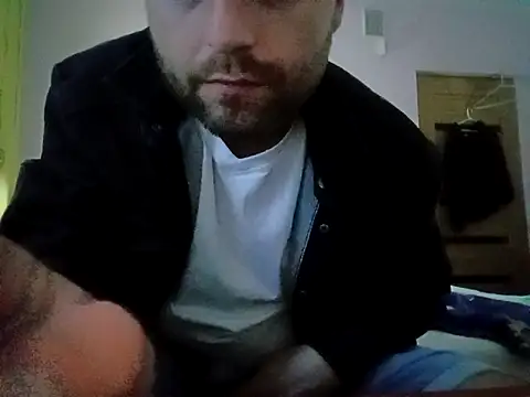 Snapshot of HouseOfCums chatting on 09.11.25 HouseOfCums online show from 09.11.25