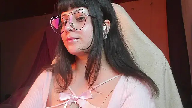 Snapshot of Renooh chatting on 03.19.25 Renooh online show from 03.19.25