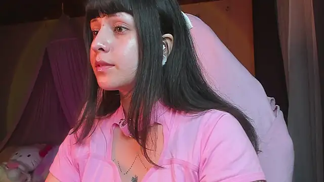 Snapshot of Renooh chatting on 03.22.25 Renooh online show from 03.22.25