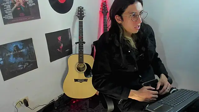 shelby  hotshoww online show from 02.05.25