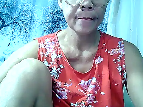 Snapshot of urwife_tobe chatting on 09.30.25 urwife tobe online show from 09.30.25
