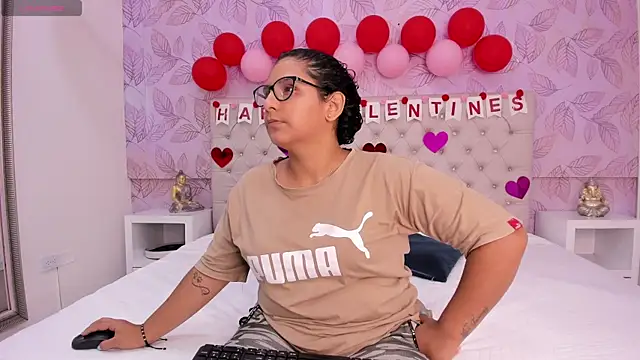 DanielleEvans  online show from 02.14.25