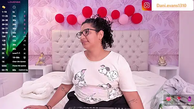 DanielleEvans  online show from 02.18.25