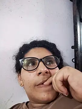 DanielleEvans  online show from 02.21.25