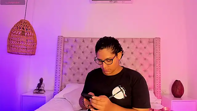 DanielleEvans  online show from 03.11.25