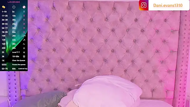 DanielleEvans  online show from 03.21.25