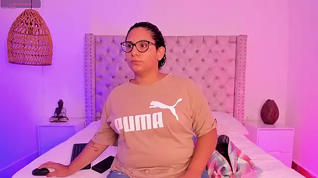 DanielleEvans  online show from 03.22.25