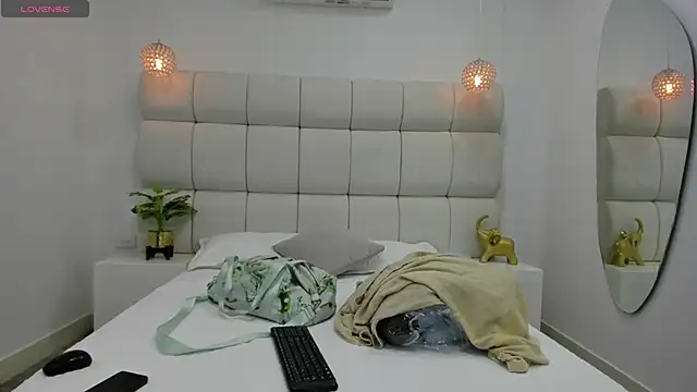 DanielleEvans  online show from 10.01.25