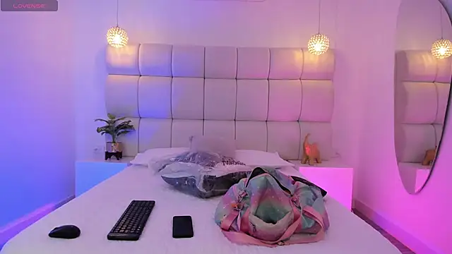 DanielleEvans  online show from 10.08.25