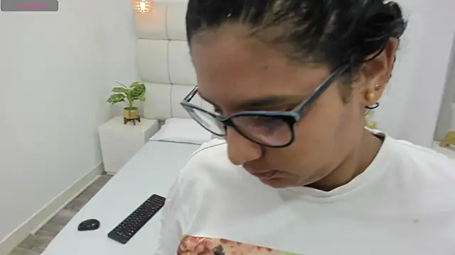 DanielleEvans  online show from 10.15.25