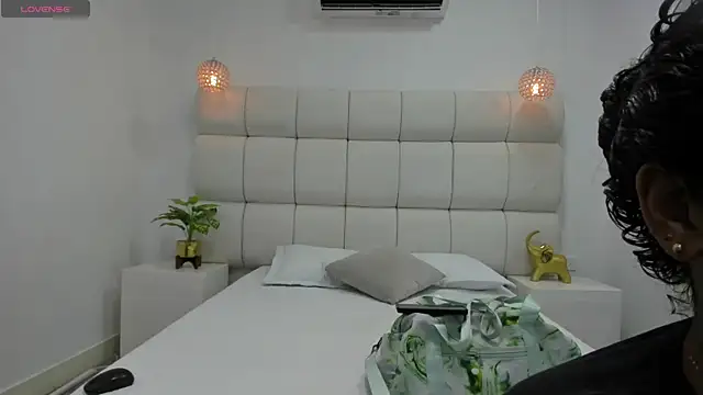 DanielleEvans  online show from 11.11.25