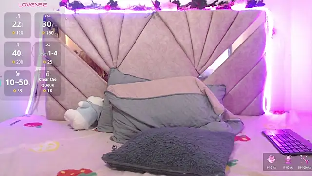 Snapshot of CheryBlossomm chatting on 10.07.25 CheryBlossomm online show from 10.07.25