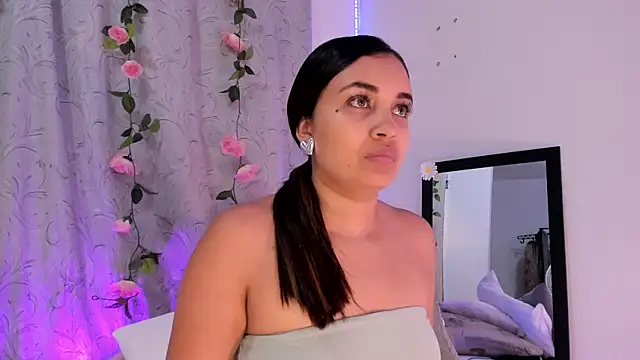 aisha es online show from 01.08.25