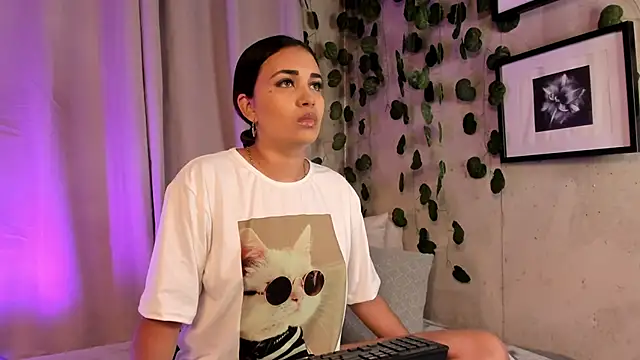 aisha es online show from 02.18.25