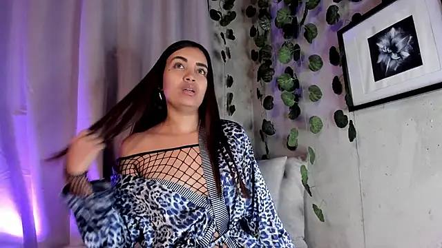 aisha es online show from 03.15.25