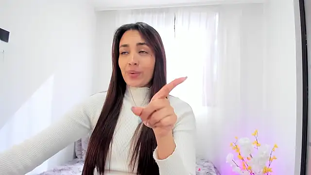 aisha es online show from 09.30.25