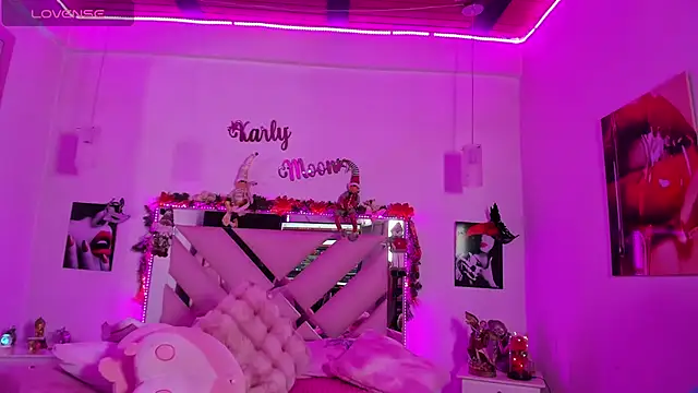 Snapshot of Karly_moon chatting on 12.06.24 Karly moon online show from 12.06.24