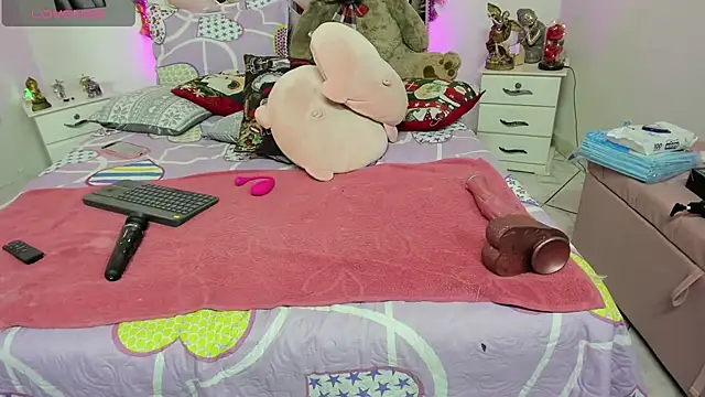 Snapshot of Karly_moon chatting on 12.21.24 Karly moon online show from 12.21.24