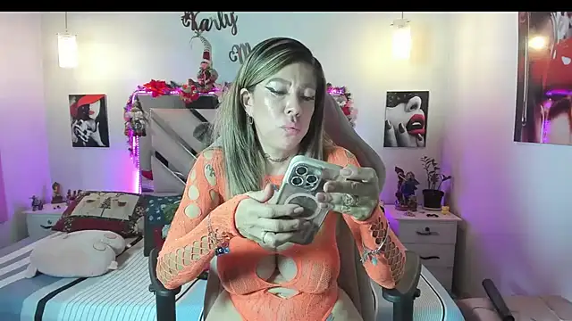 Karly moon online show from 12.18.25