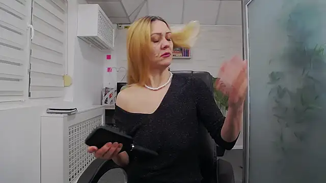 EllaMilf  online show from 11.12.25