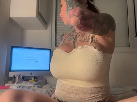 Snapshot of SabrinaRussel chatting on 03.11.25 SabrinaRussel online show from 03.11.25