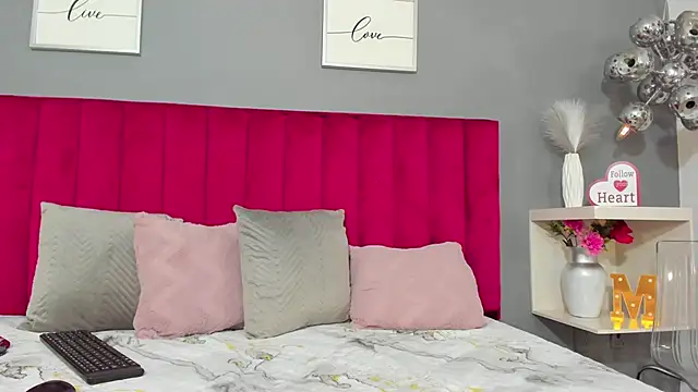 Snapshot of MauraGray chatting on 02.19.25 MauraGray online show from 02.19.25