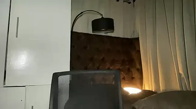 Snapshot of Lilly_cruz chatting on 12.11.24 Lilly cruz online show from 12.11.24