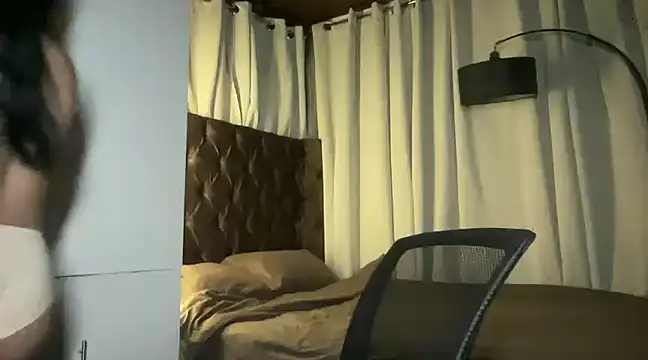 Snapshot of Lilly_cruz chatting on 12.20.24 Lilly cruz online show from 12.20.24