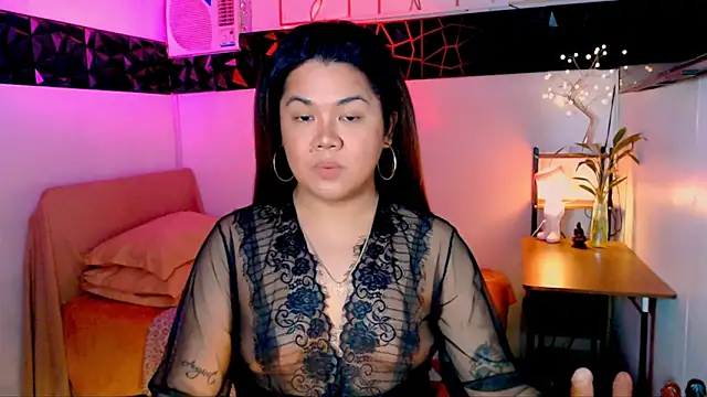 Snapshot of asiankatyhuge chatting on 10.28.25 asiankatyhuge online show from 10.28.25