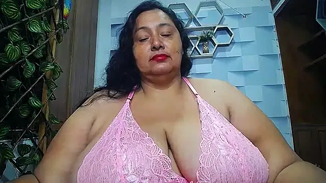 Snapshot of TistMature chatting on 10.17.25 TistMature online show from 10.17.25